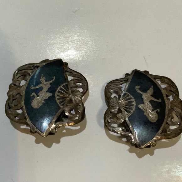 Vintage Thai Clip on Earrings - Picture 1 of 5